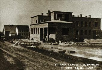 Budowa Szkoły Podstawowej w Hołdunowie /1935r./ (ze zbiorów Augustyna Goja)