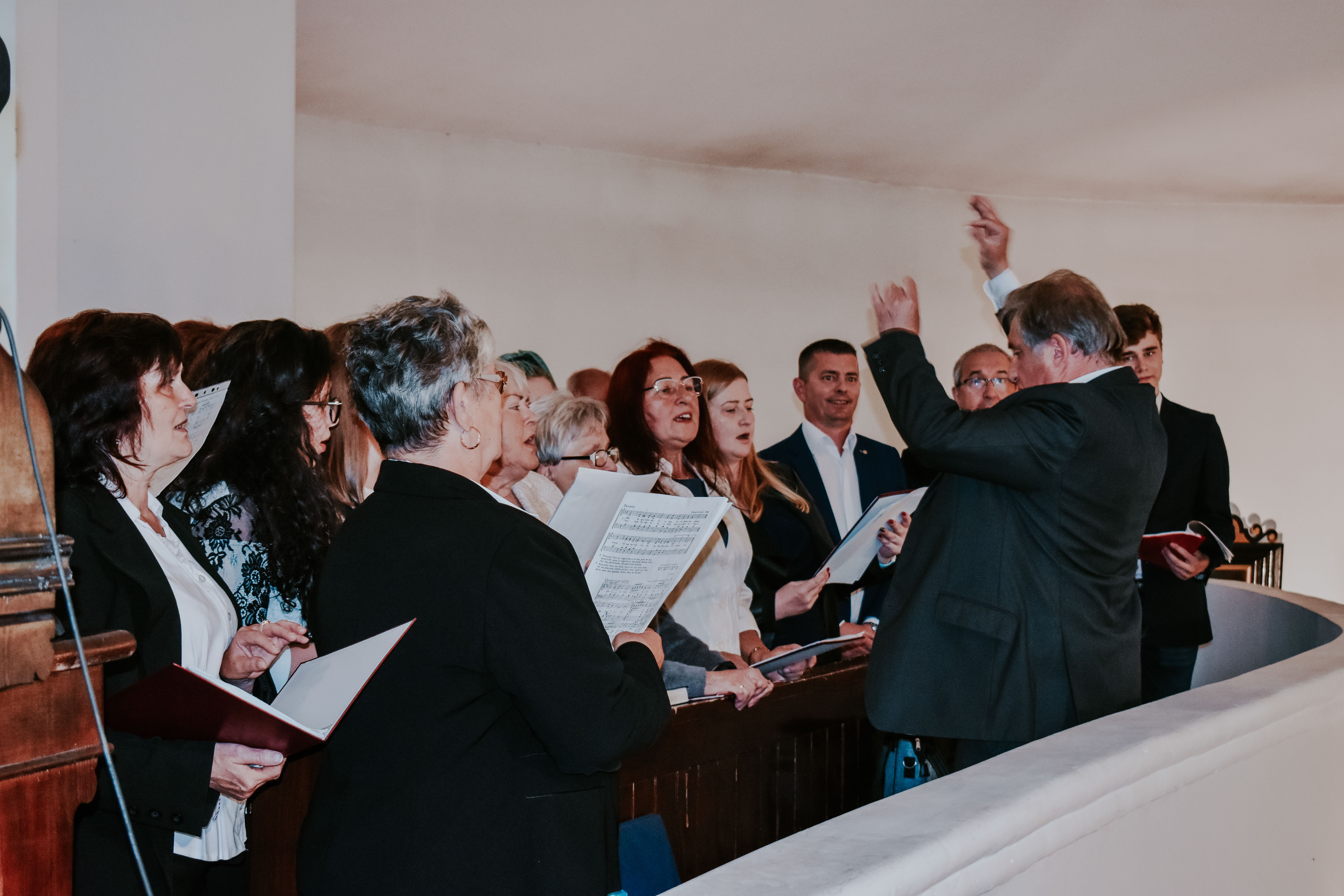 Chór śpiewający podczas mszy świętej 
