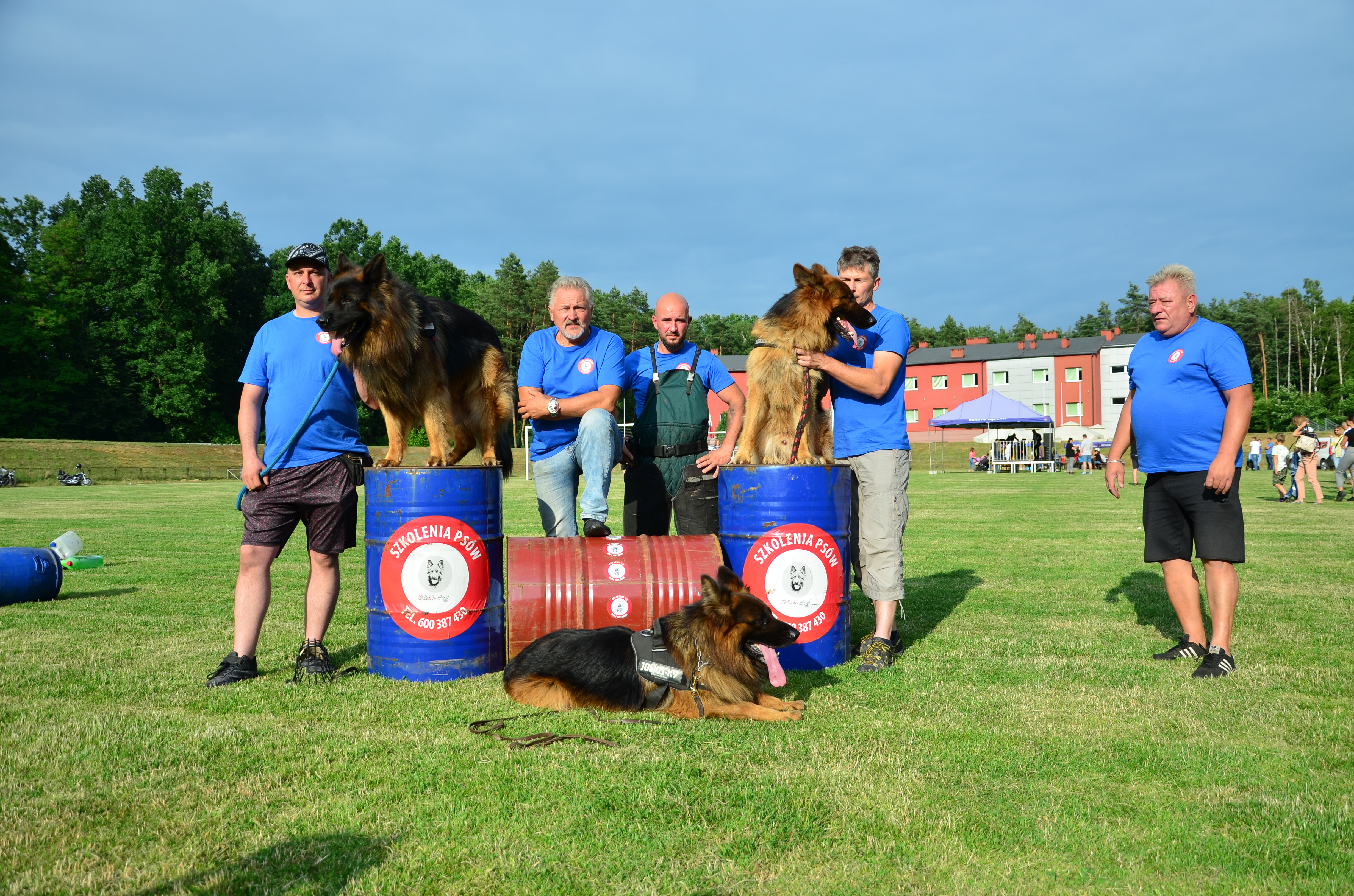 Opiekunowie z psami - centrum szkolenia psów