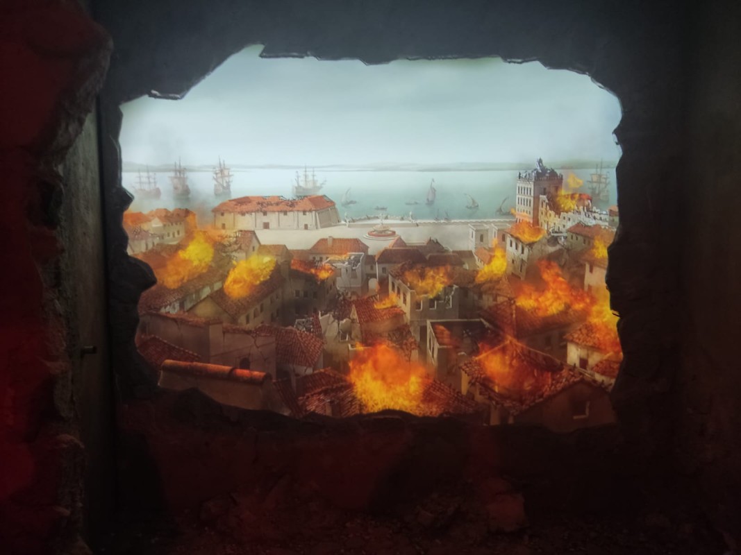 grafika przedstawiająca płonące miasto 