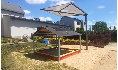 Budżet Obywatelski :Goławiec- zmodernizowano plac zabaw i wybudowano boisko do siatkówki plażowej 