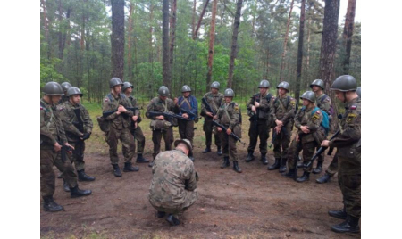Uczniowie klas mundurowych PZS na poligonie wojskowym