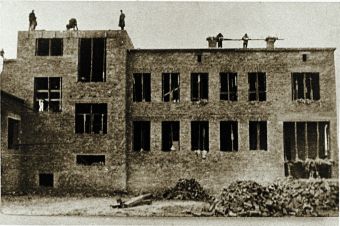 Budowa Szkoły Podstawowej w Hołdunowie /1935r./ (ze zbiorów Augustyna Goja)