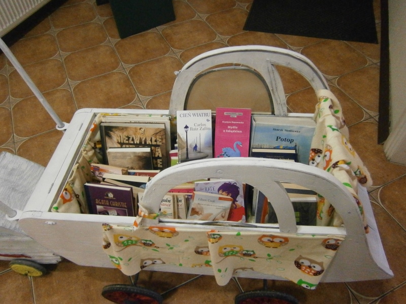 Wózki przed biblioteką