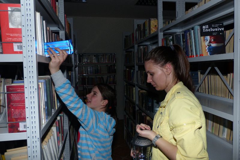 Noc w bibliotece