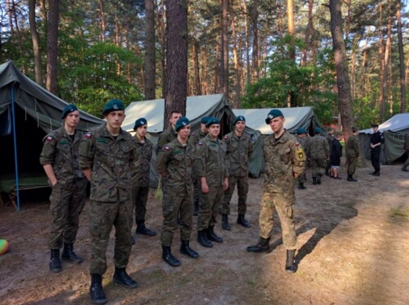 Uczniowie klas mundurowych PZS na poligonie