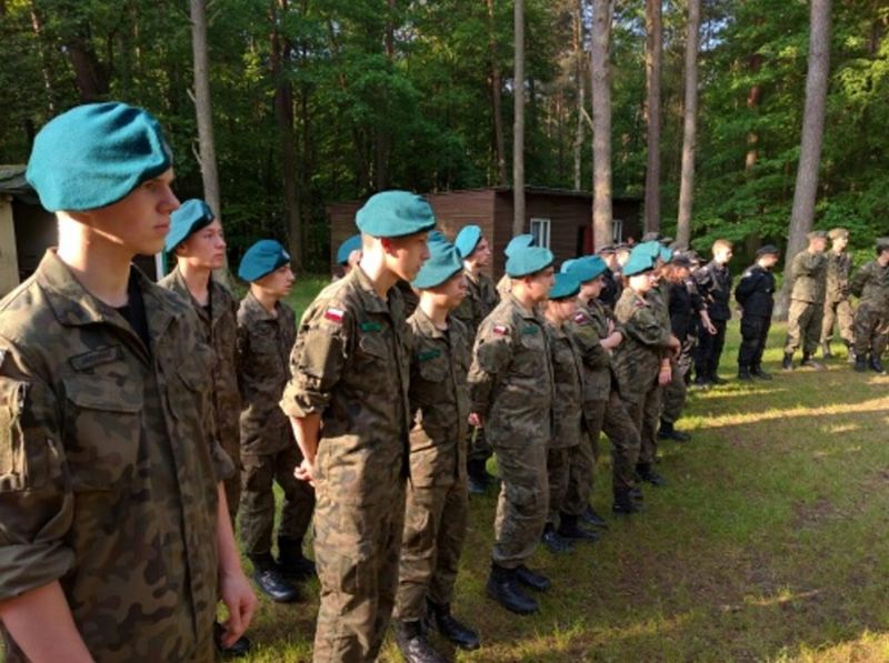 Uczniowie klas mundurowych PZS na poligonie