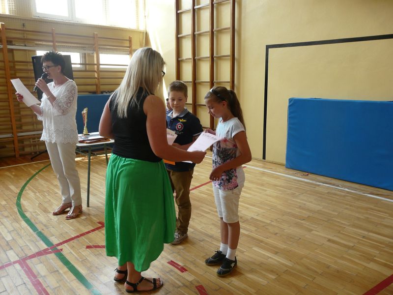 Apel w SP nr 1 i rozdanie nagród