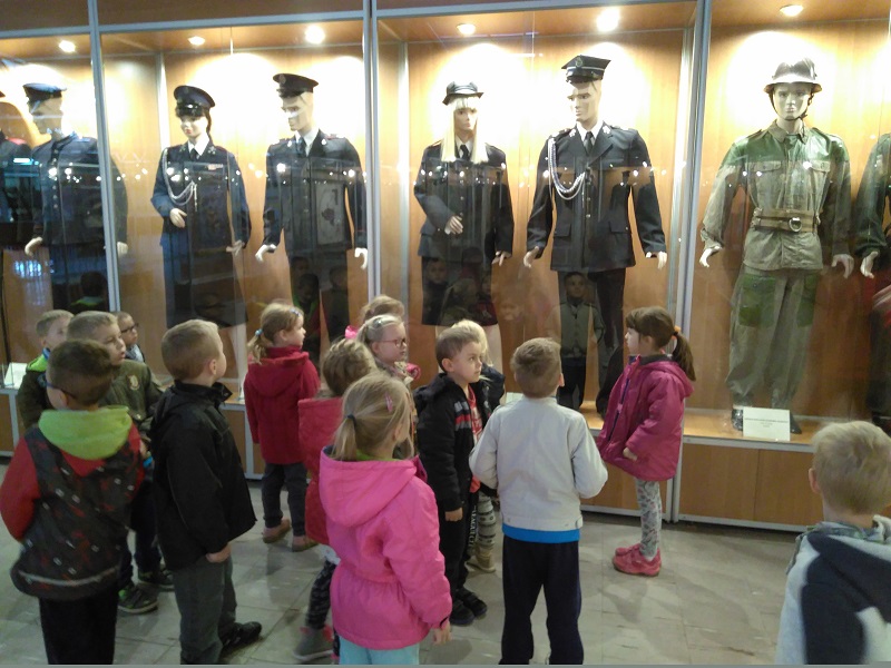 Wycieczka przedszkolaków do Muzeum Pożarnictwa