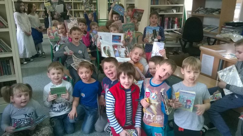 Pasowanie na czytelnika w bibliotece SP1