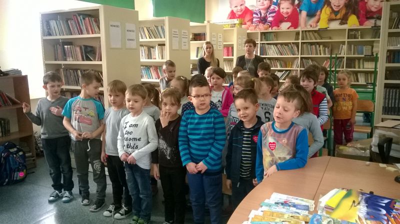 Pasowanie na czytelnika w bibliotece SP1