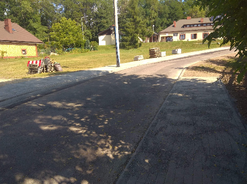 Przebudowa drogi i wykonanie chodnika ul. Fredry
