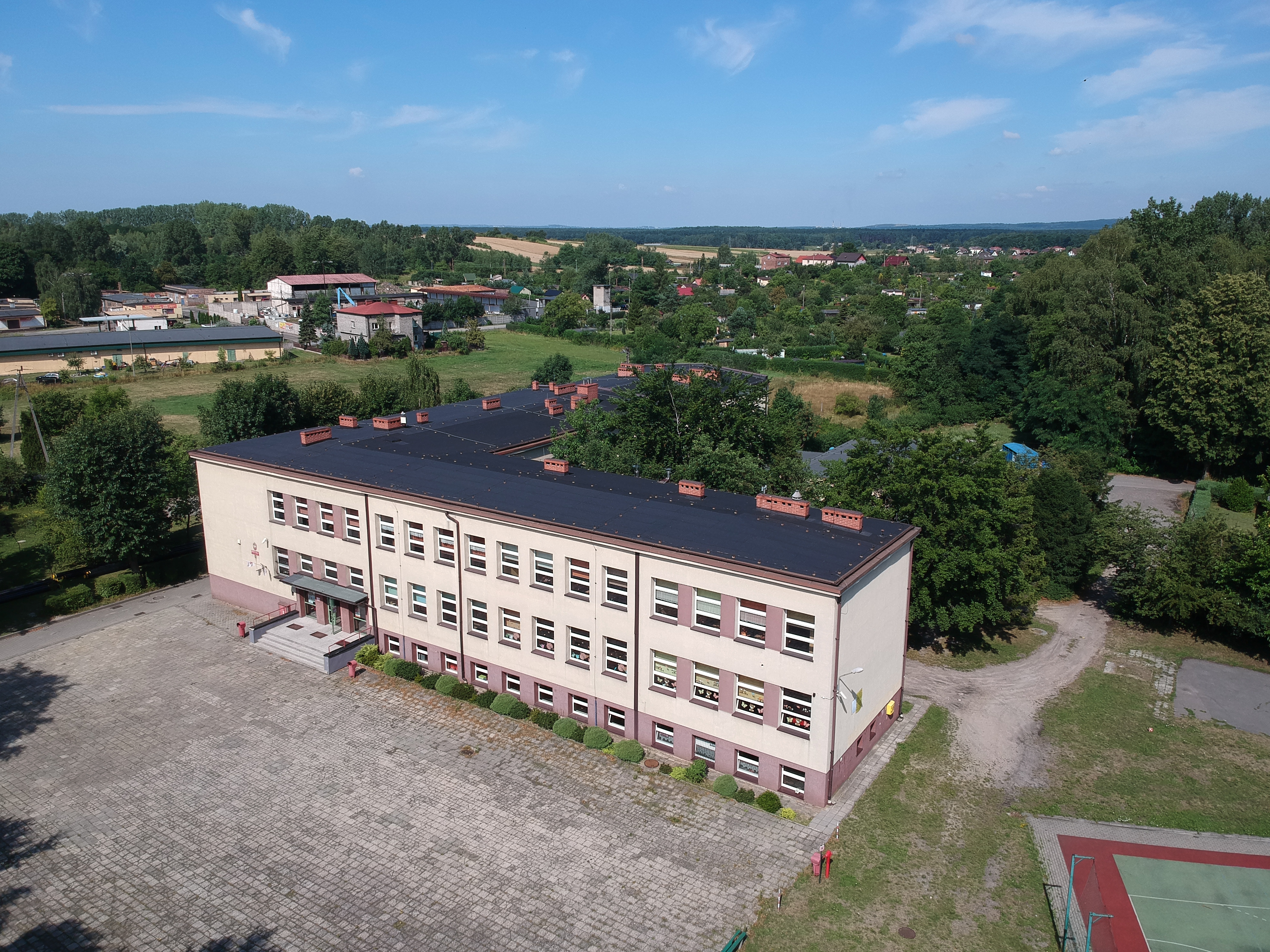 Remont nawierzchni placu szkolnego Szkoły Podstawowej nr 3
