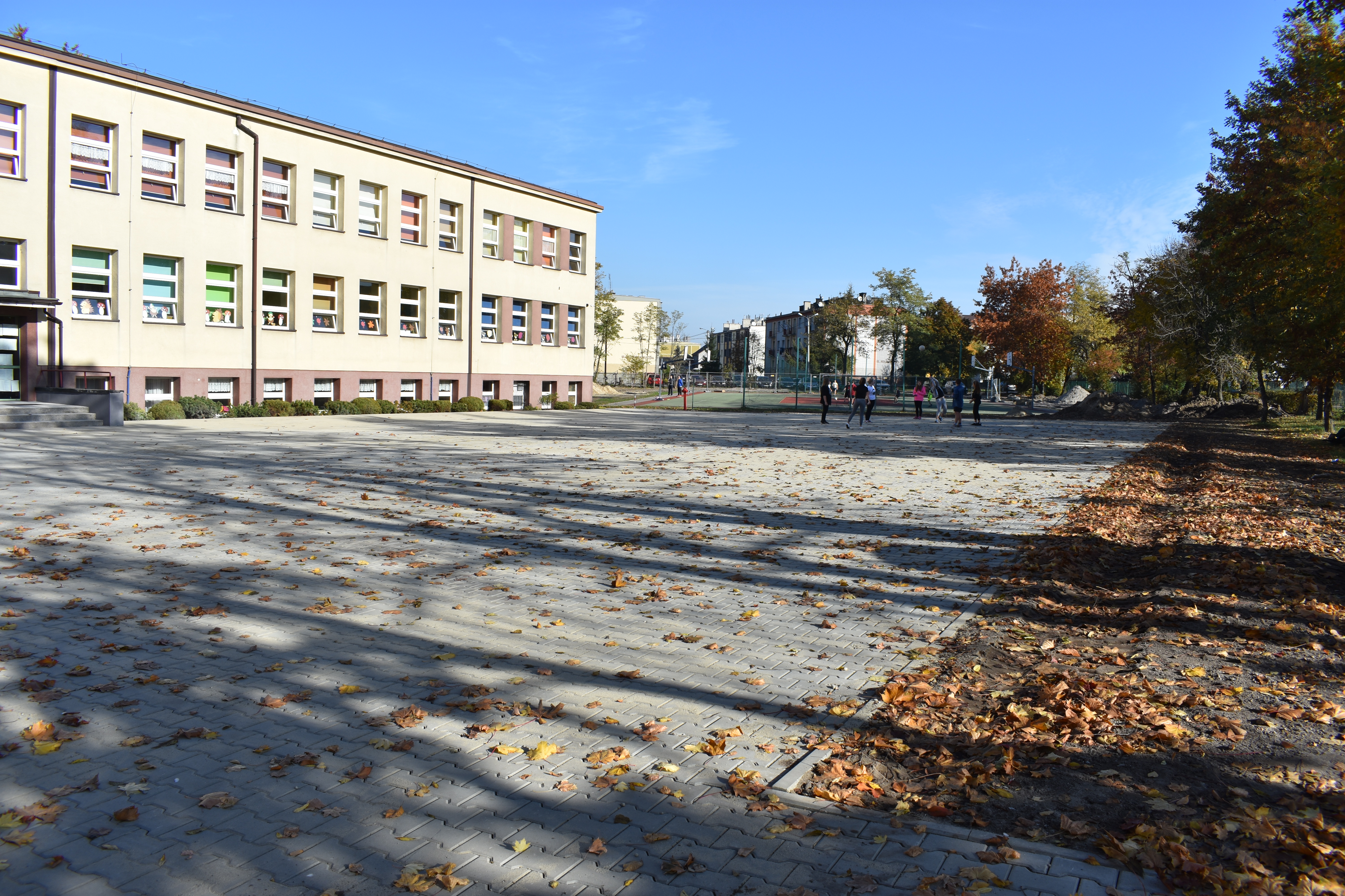 Remont nawierzchni placu szkolnego Szkoły Podstawowej nr 3