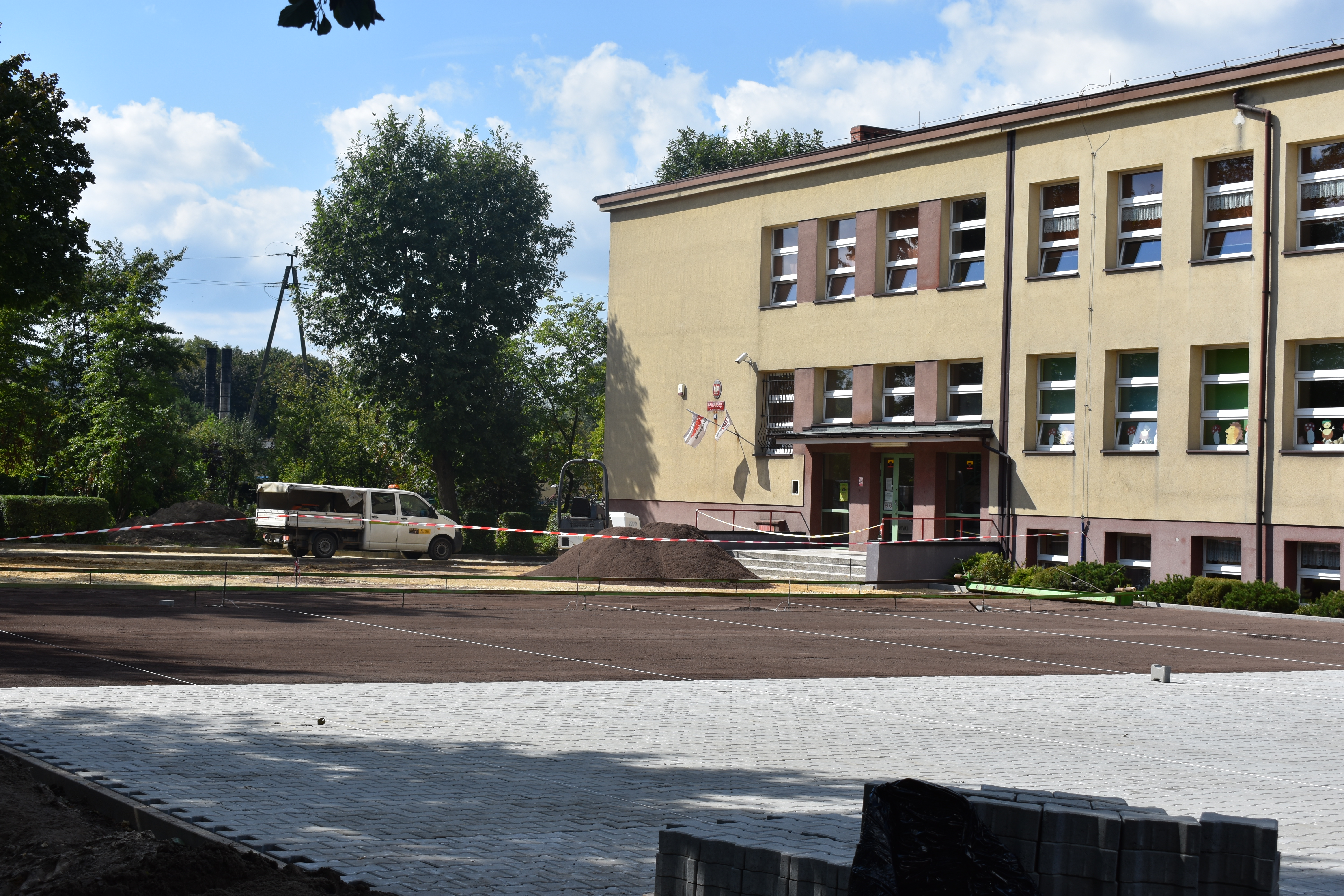 Remont nawierzchni placu szkolnego Szkoły Podstawowej nr 3