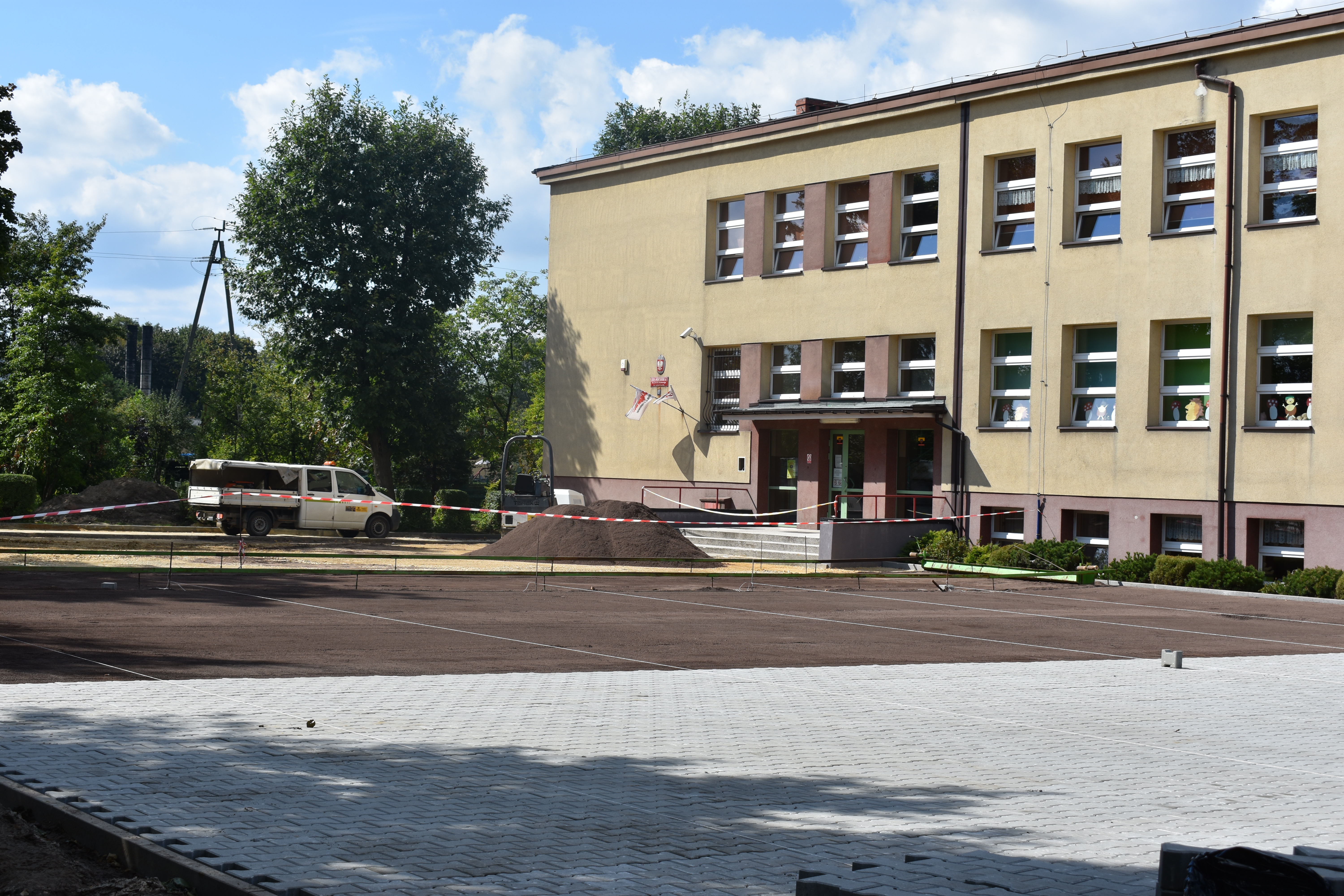 Remont nawierzchni placu szkolnego Szkoły Podstawowej nr 3