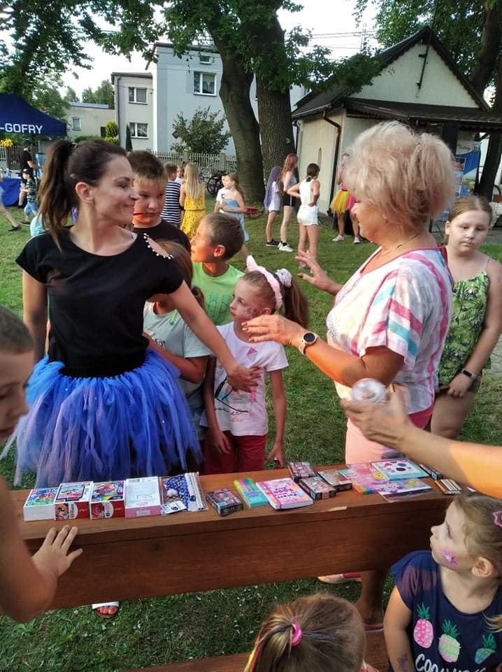 Osoby uczestniczące w pikniku rodzinnym 