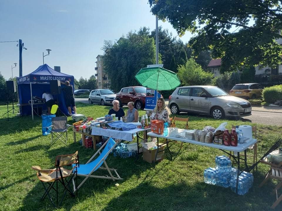 Stoiska wystawiennicze na pikniku rodzinnym 
