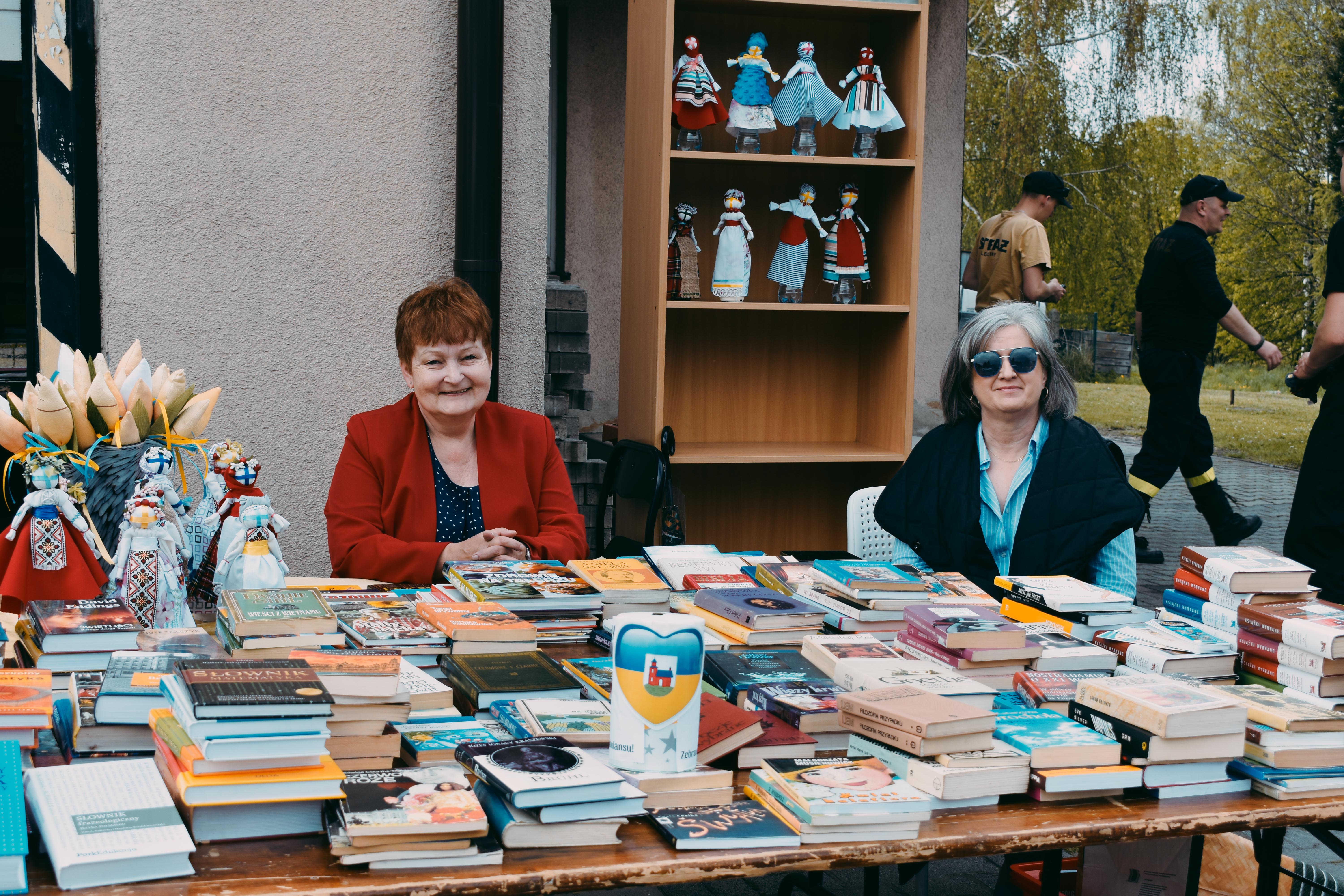 Kiermasz książek podczas pikniku osp