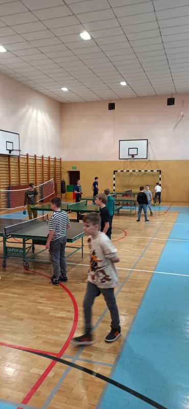 Zajęcia z tenisa stołowego w SP4