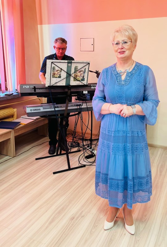 Seniorzy  z Klubu Aktywności Seniora podczas Balu Walentynkowego