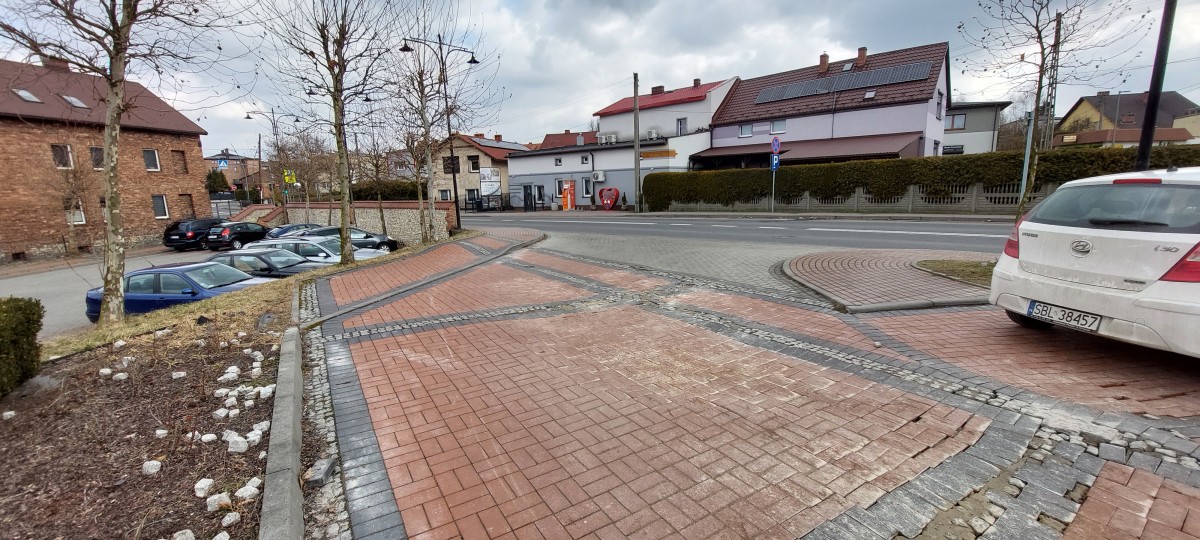 Parking przy poczcie w Lędzinach