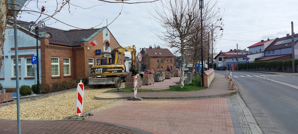 Parking przy poczcie w Lędzinach