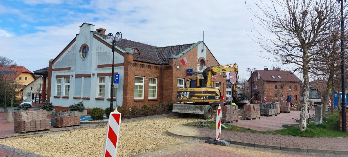 Parking przy poczcie w Lędzinach