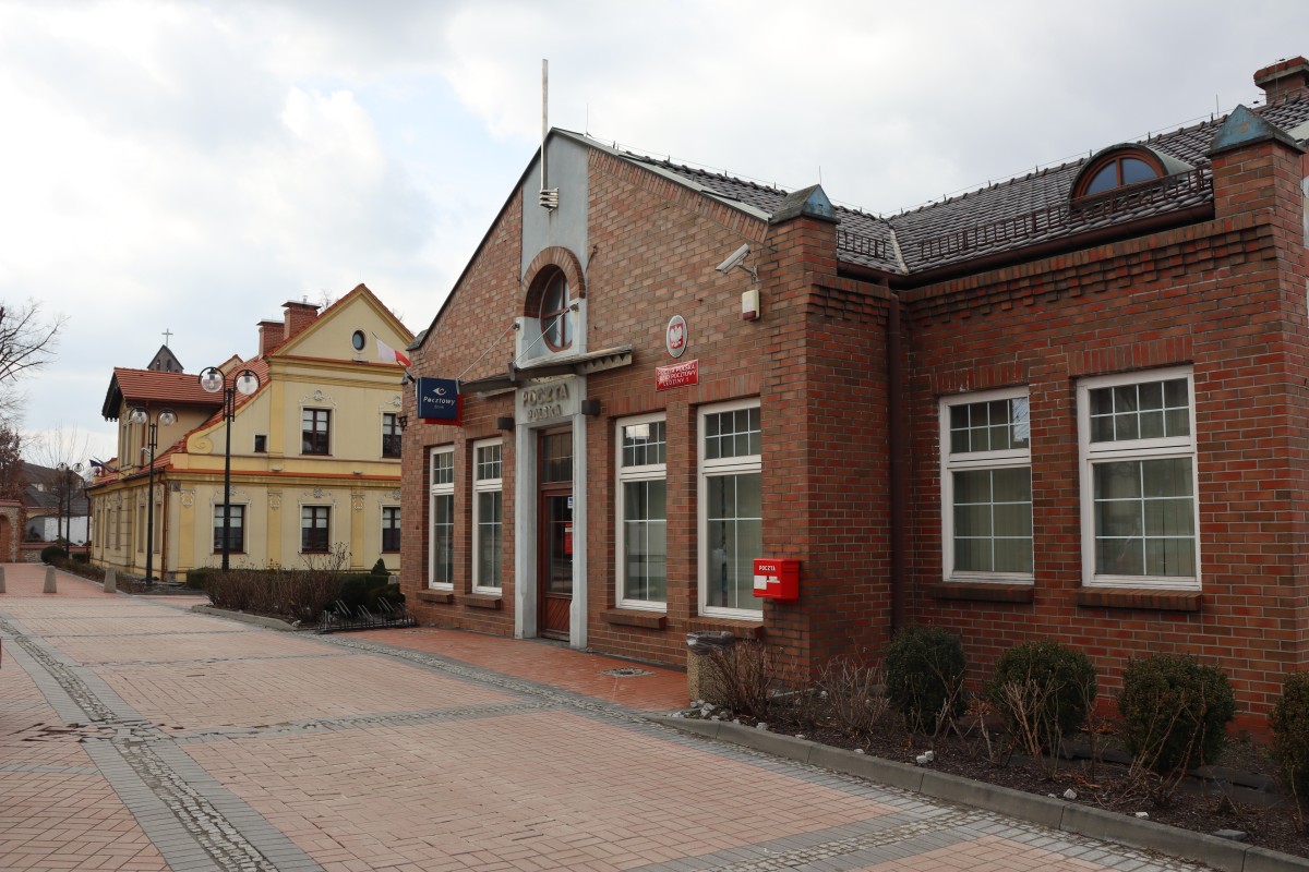 Parking przy poczcie w Lędzinach