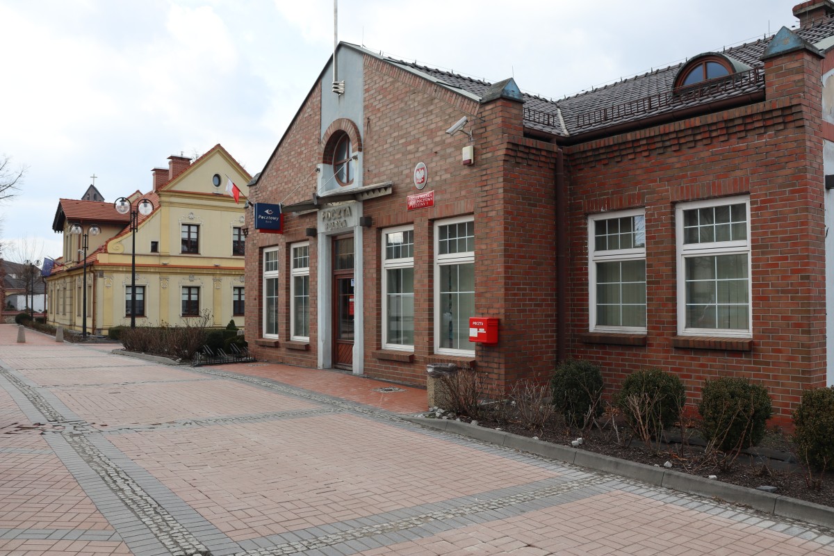 Parking przy poczcie w Lędzinach