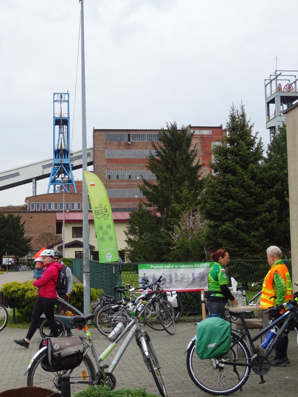 Uczestnicy II Rajdu Rowerowego „MIĘDZY SZYBAMI” Lędziny 6.05.2023