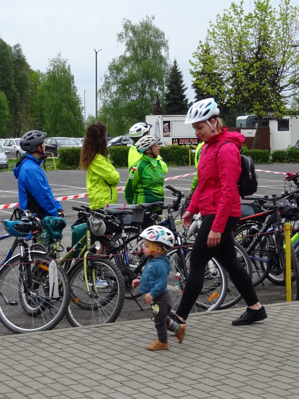 Uczestnicy II Rajdu Rowerowego „MIĘDZY SZYBAMI” Lędziny 6.05.2023