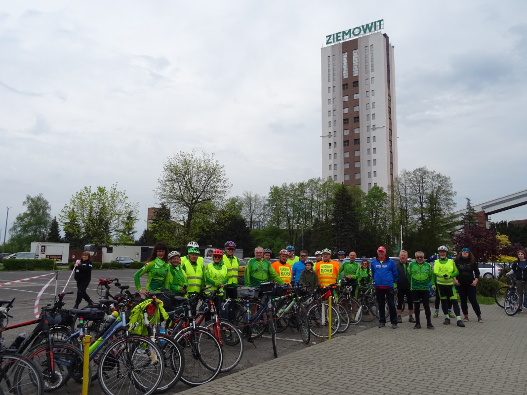 Uczestnicy II Rajdu Rowerowego „MIĘDZY SZYBAMI” Lędziny 6.05.2023