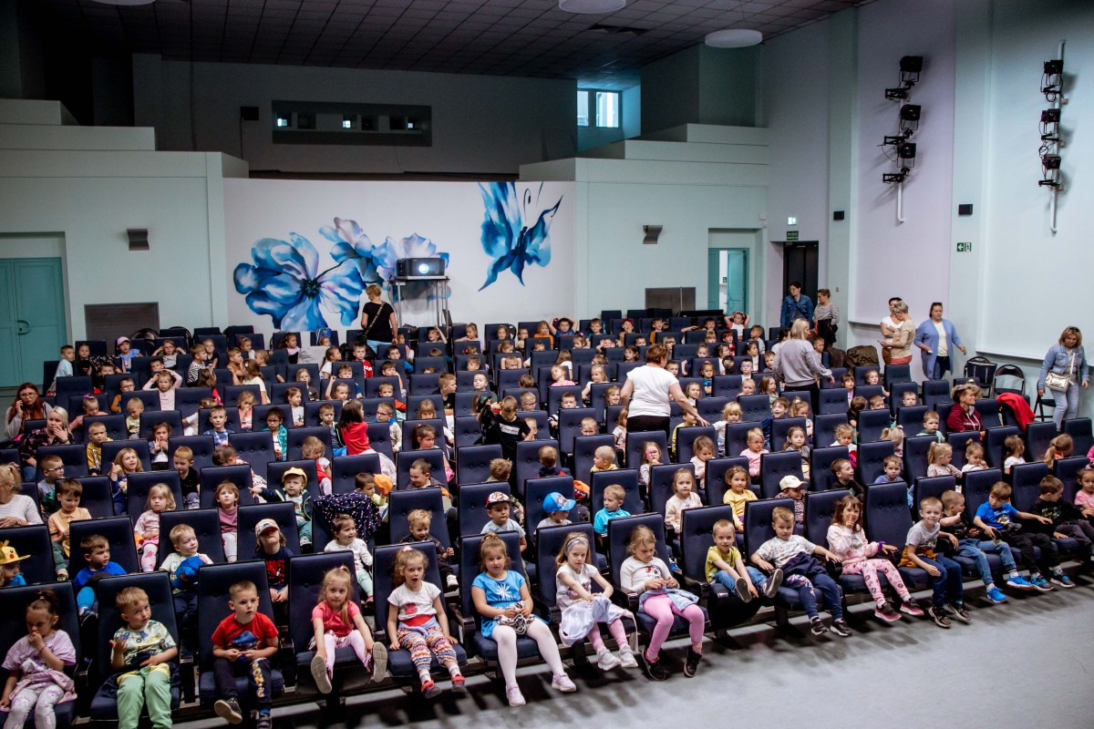 Seans podczas bezgotówkowego kina objazdowego