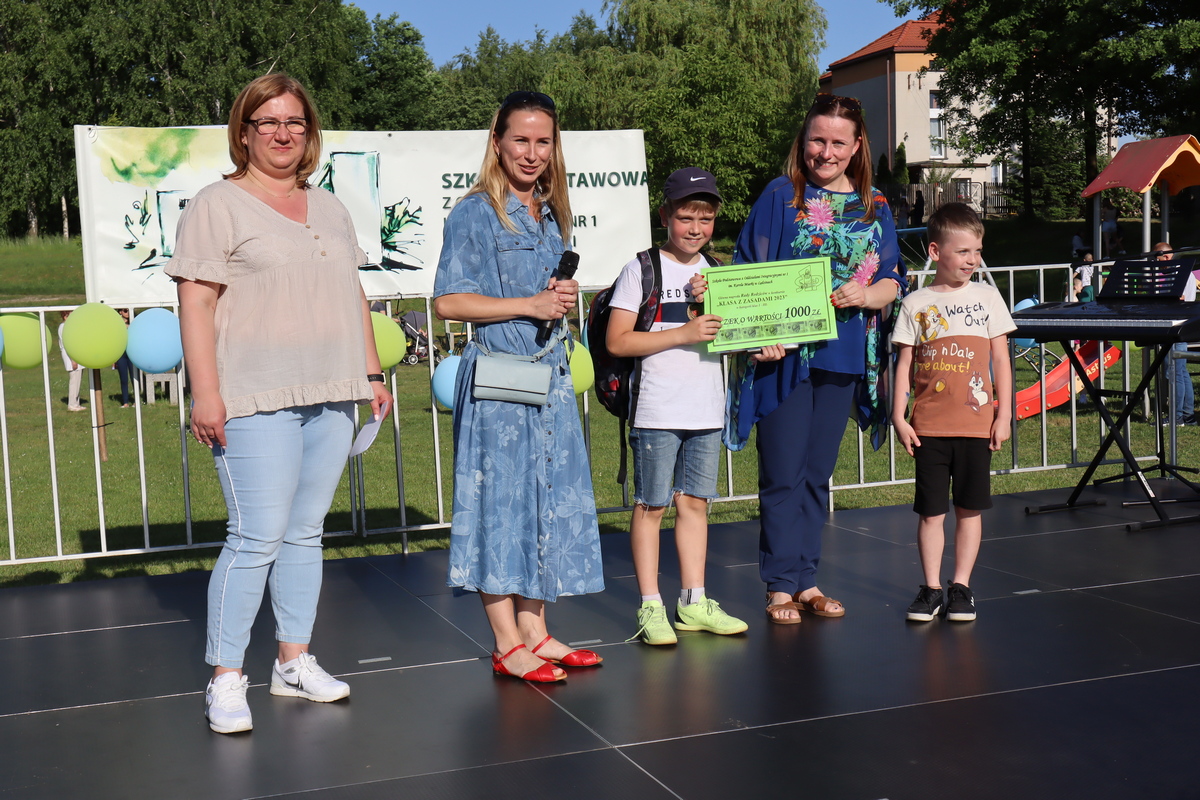 Festyn szkolny z okazji Dnia Dziecka w Szkole Podstawowej nr 1 w Lędzinach