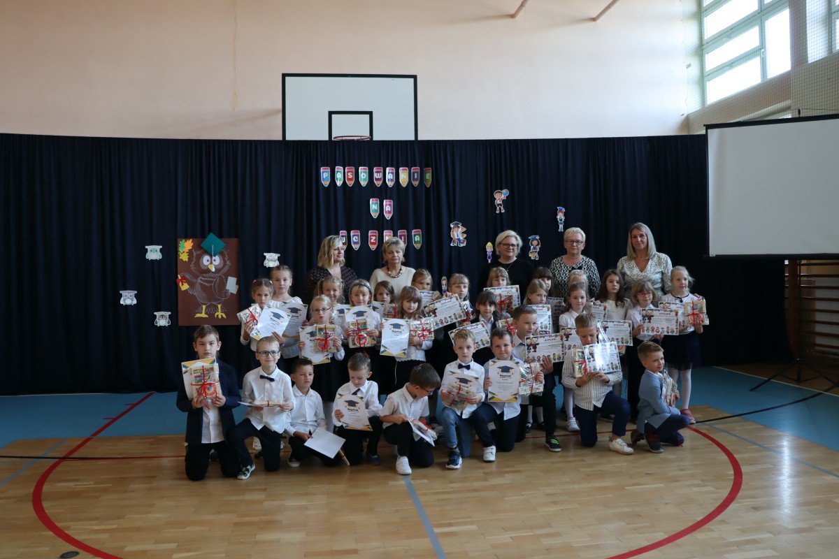 Pasowanie na pierwszoklasistę w Szkole Podstawowej nr 4 w Lędzinach