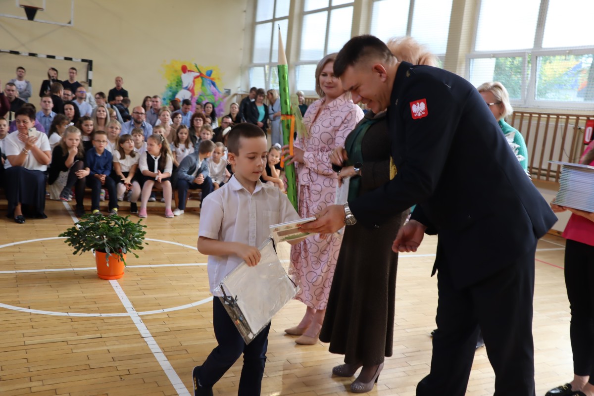 Pasowanie na pierwszkolasistę w Szkole Podstawowej nr 3 w Lędzinach 13.10.2023 r.