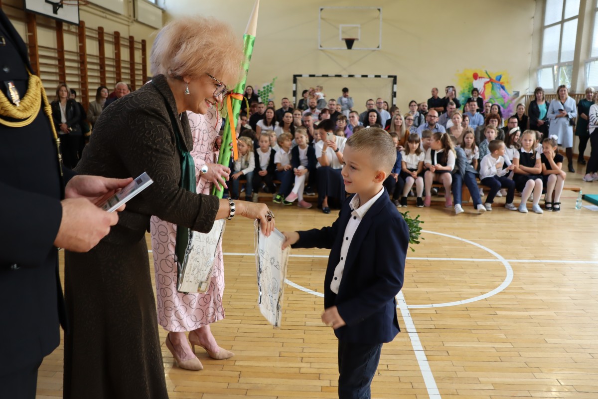 Pasowanie na pierwszkolasistę w Szkole Podstawowej nr 3 w Lędzinach 13.10.2023 r.