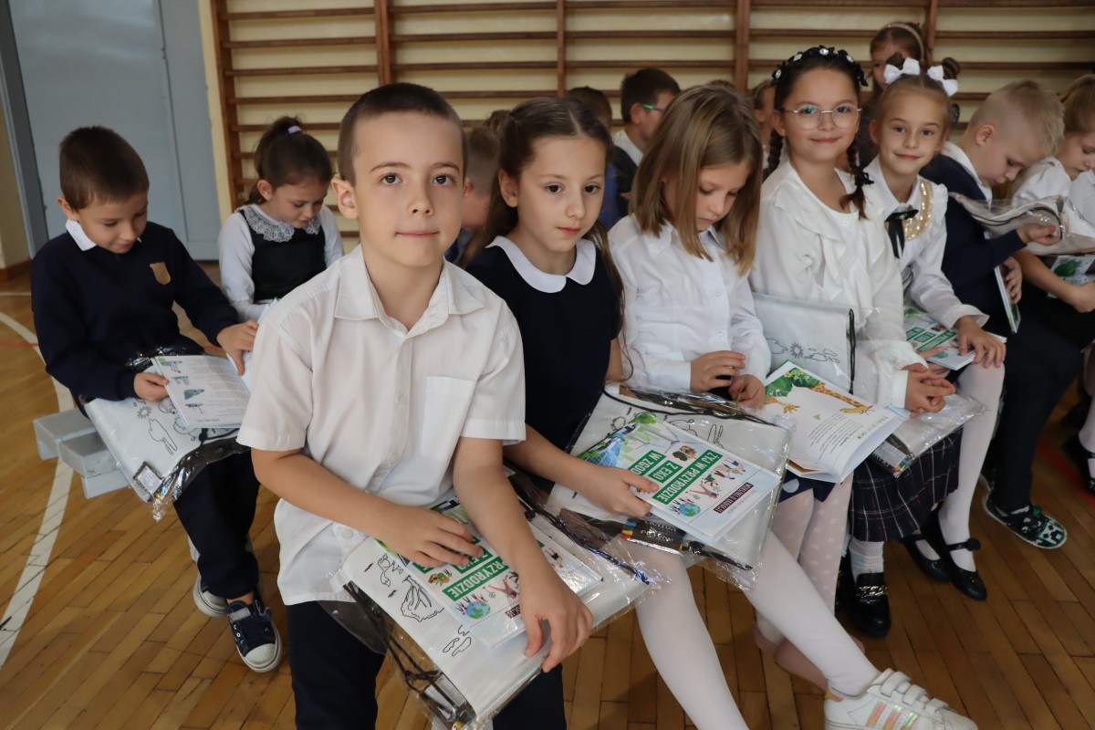 Pasowanie na pierwszkolasistę w Szkole Podstawowej nr 3 w Lędzinach 13.10.2023 r.