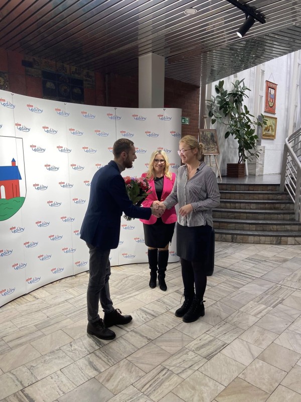 Uroczysty wernisaż wystawy poplenerowej Klub Plastyka " Kontrast " w Lędzinach!