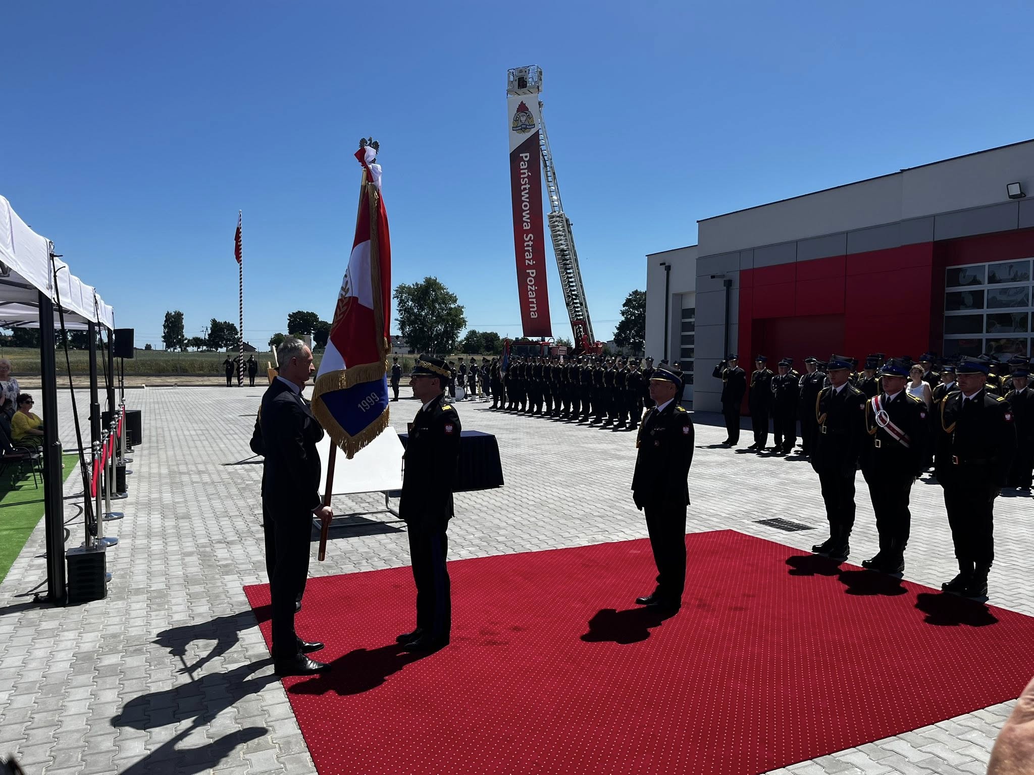 Strażacy przed sztandarem