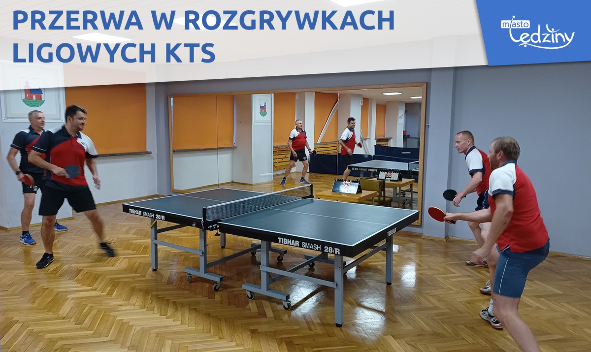 Mężczyźni grający w Tenisa Stołowego